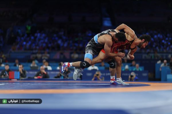  گزارش تصویری  مبارزه حسن یزدانی با مایلز امینه در نیمه نهایی کشتی آزاد المپیک، ۱۸ مرداد ۱۴۰۳