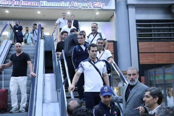  گزارش تصویری  بازگشت سومین گروه ورزشی اعزامی از پاریس به ایران