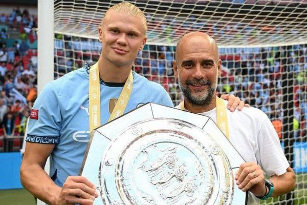  عکس یادگاری گواردیولا و هالند پس از فتح سوپرجام انگلیس