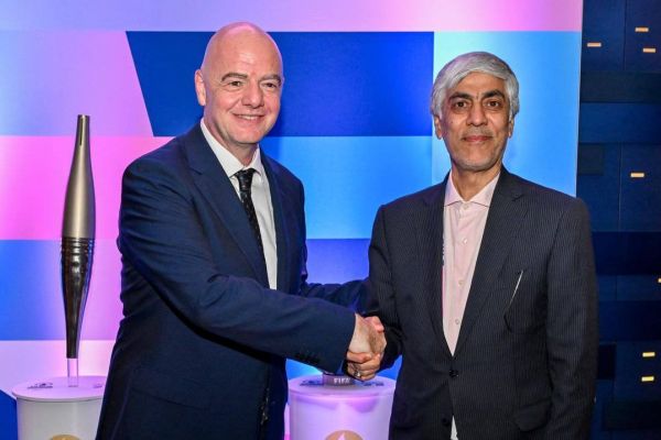 دیدار هاشمی با اینفانتینو درخواست وزیر ورزش برای آزاد شدن پولهای بلوکه شده ایران در فیفا