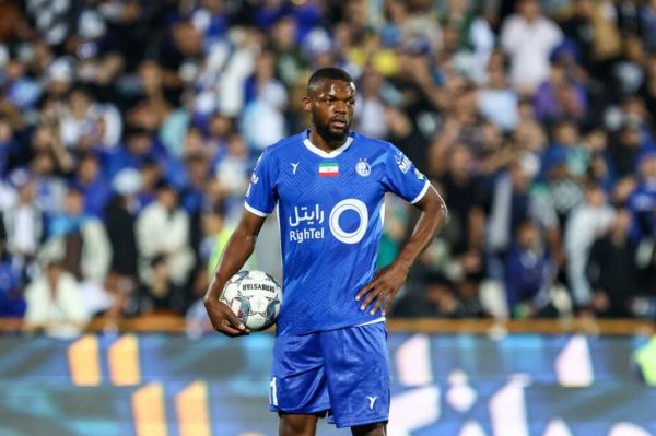 بلاتکلیفترین بازیکن جهان در کمپ حجازی تمرین میکند عکس