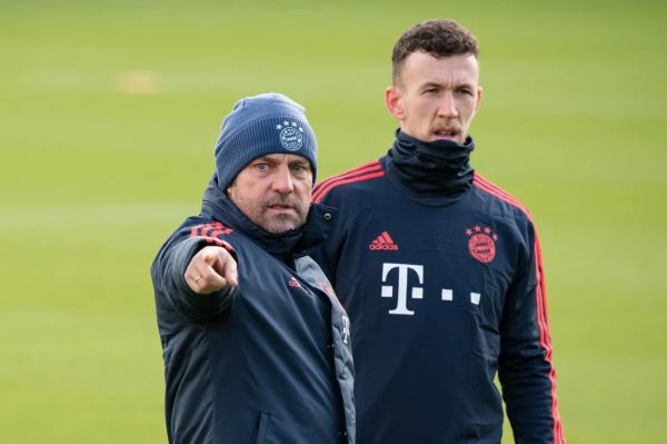  بارسلونا به دنبال جذب مهاجم 35 ساله