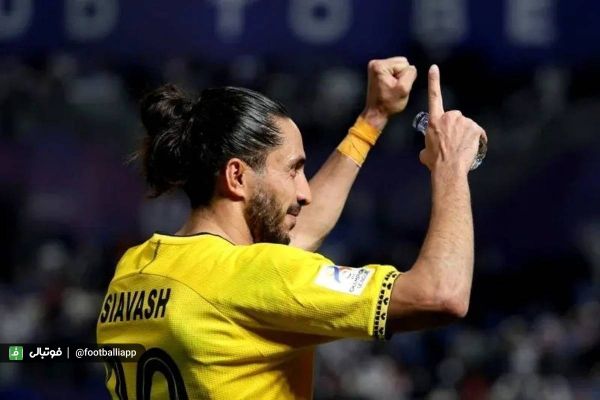  تیپ دهه شصتی سیاوش یزدانی با کیت سپاهان  عکس