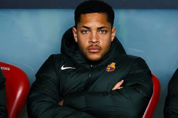 آینده مهاجم گرانقیمت بارسلونا مبهمتر شد