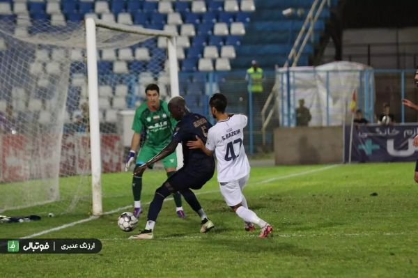 دو صحنه بحث برانگیز در بازی ملوان - گلگهر غیبت VAR علیه یکپارچگی مسابقات