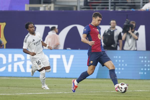  مشتری انگلیسی برای مدافع بارسلونا