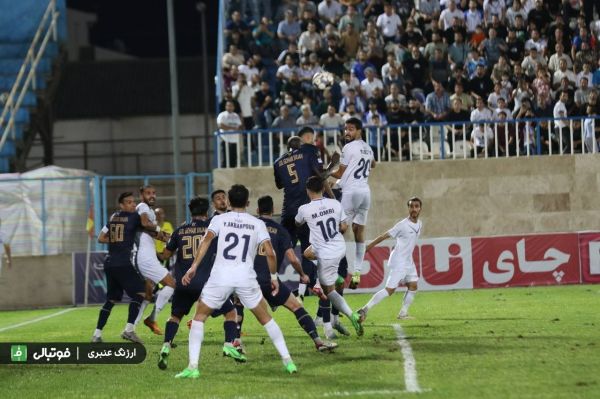  کری جالب ملوان برای بازیکن جوان گل‌گهر؛ لایی خوردی   عکس