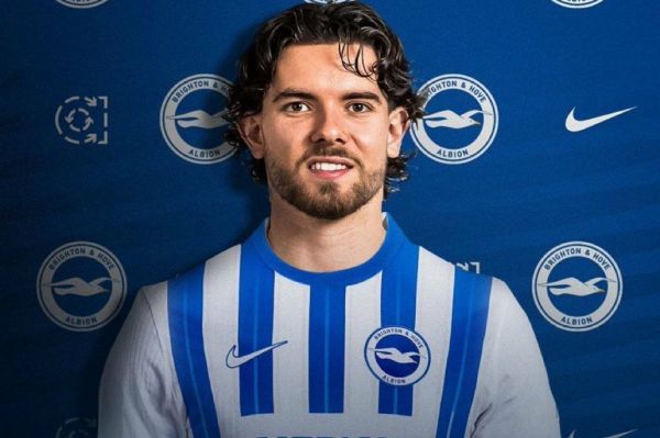  مدافع مورد نظر شیاطین سرخ در آستانه حضور در برایتون