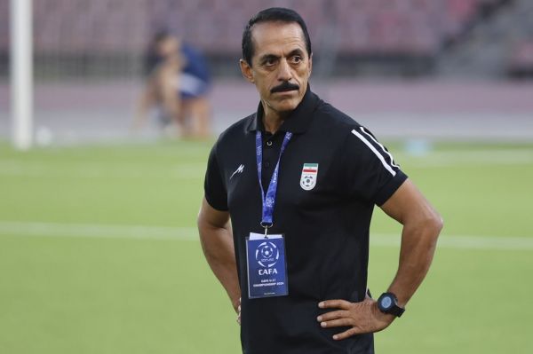 چمنیان به تیمم افتخار میکنم ۱۰ بازیکن ما دچار یک بیماری ویروسی شدند