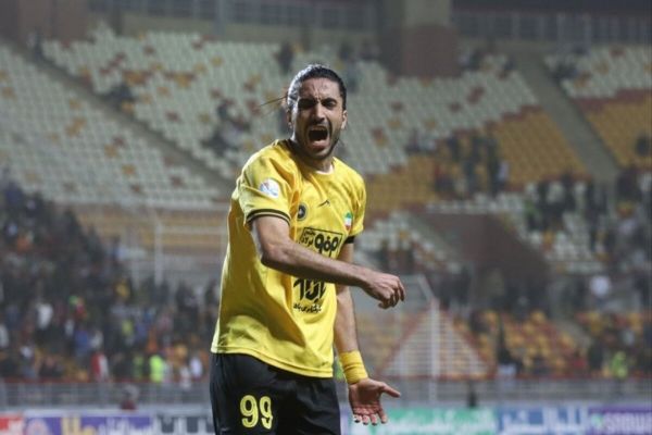  واکنش یزدانی به ماجرای اختلافش با مورایس و غیبت در تمرینات سپاهان  عکس