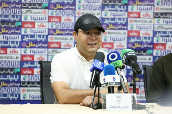 سرمربی ذوب آهن انتظارات از تیم ما زیاد است