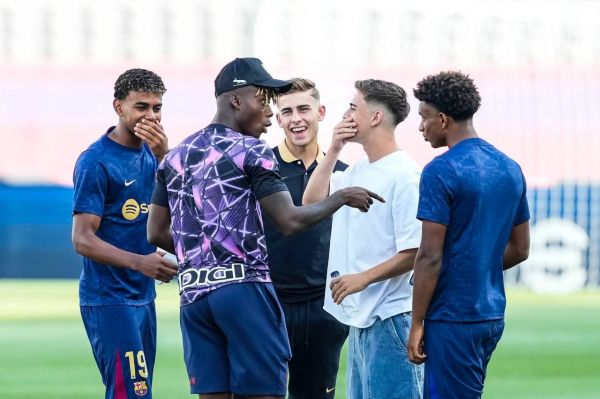  عکس؛ بگو و بخند نیکو ویلیامز با بازیکنان بارسلونا