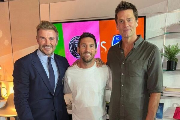  دیوید بکام و اسطوره فوتبال آمریکایی در کنار مسی  عکس