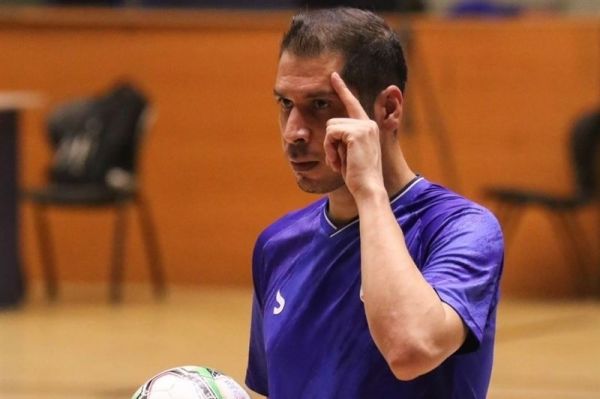 جاوید کشاورز آن همه فحاشی به بازیکنان مس را نشنید