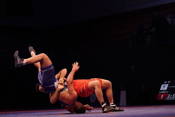 برگزاری مسابقه انتخابی تیم ملی کشتی فرنگی و بازگشت گراییها در یک وزن بالاتر