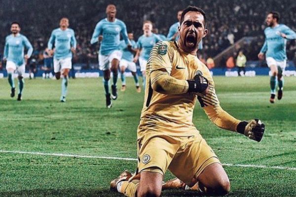 دروازهبان سابق بارسلونا و منچسترسیتی از دنیای فوتبال خداحافظی کرد