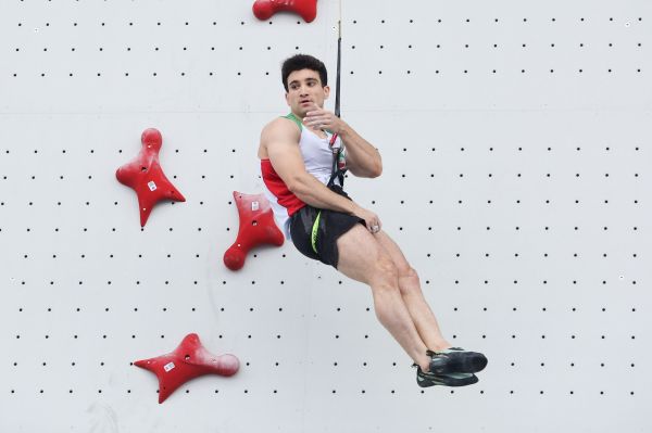 علایی مقدم شورای شهر 700 میلیون تومان به علیپور پاداش داد او کارهای خیرخواهانه زیادی میکند