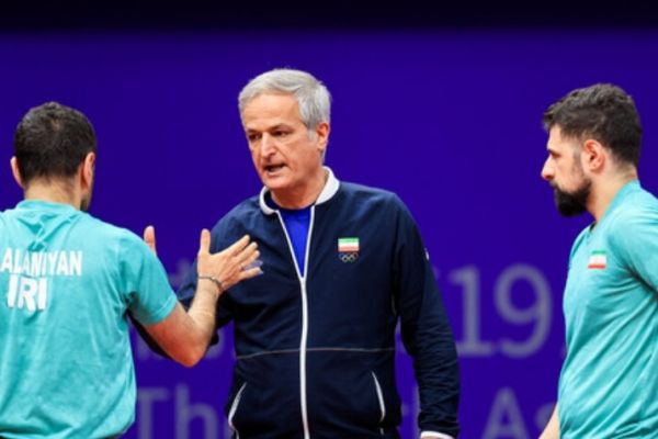 واکنش سرمربی تنیسرویمیز به حضور بازیکن ۱۵ ساله در تیم ملی و غیبت نیما عالمیان