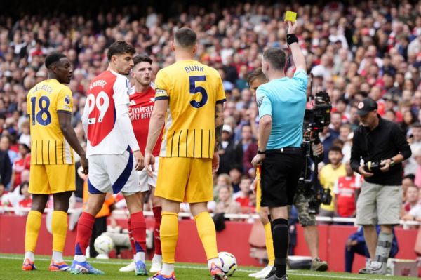 عکس؛ لحظهای که هافبک انگلیسی برای اولین بار در عمرش اخراج شد