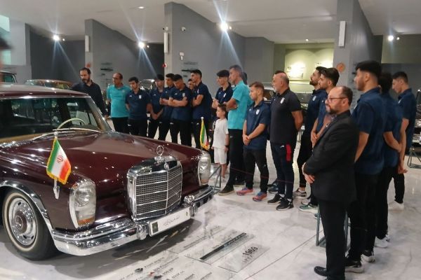  تیم امید فوتسال مهمان موزه خودروهای تاریخی ایران