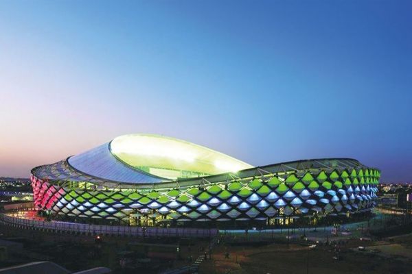 ورزشگاه خوشیمن برای قلعه نویی، میزبان ایران و امارات