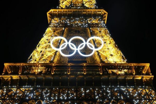 اختلاف بر سر نگهداشتن نماد المپیک روی برج ایفل