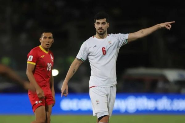 عزتاللهی پس از 102 روز دوباره در زمین فوتبال دیده شد