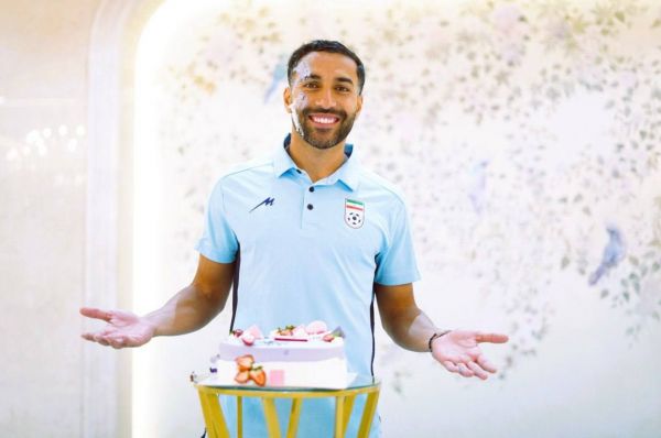  گزارش تصویری  جشن تولد سامان قدوس در اردوی تیم ملی