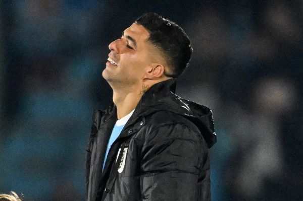  عکس؛ اشک و گریه سوارز پس از انجام آخرین بازی ملی