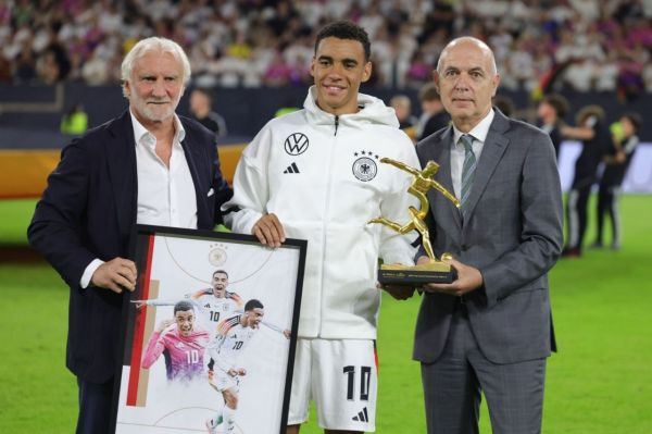 عکس؛ آقای گل یورو 2024 جایزهاش را دریافت کرد