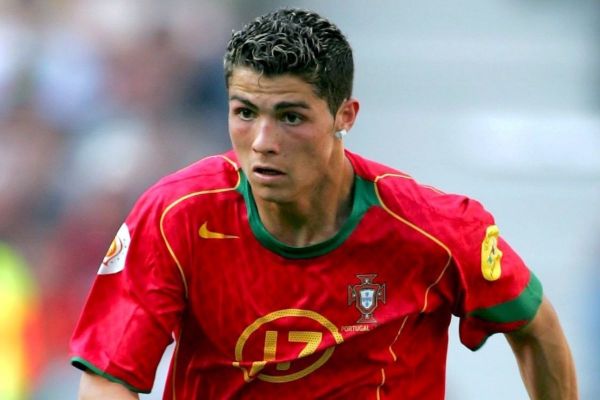 تنها یک بازیکن از 368 بازیکن حاضر در یورو 2004 هنوز بازی میکند