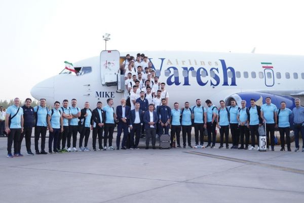  جلسه آنالیز امارات برای ملی‌پوشان حین پرواز   عکس