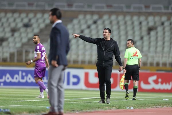 ناتوانی مدیران باشگاه استقلال در توافق با گزینههای جدید؛ نکونام تا بازی الغرافه ماندنی شد