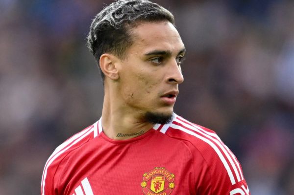  آنتونی در نزدیک درب های خروج از الدترافورد