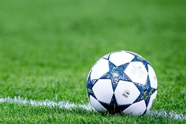  ادعای مجری برنامه فوتبال برتر؛ تو‌پ‌های لیگ نخبگان آسیا در گمرک گیر کرده است