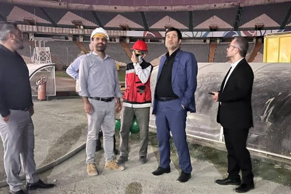 بازدید وزیر ورزش از روند بازسازی استادیوم آزادی عکس