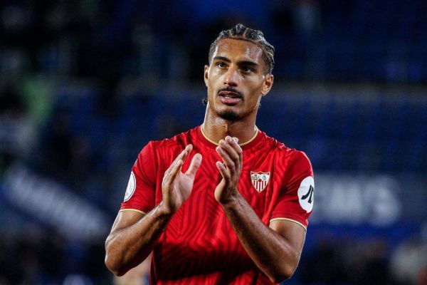  لیورپول به دنبال جایگزین احتمالی کاپیتان هلندی؛ مدافع فرانسوی سویا در لیست انتظار