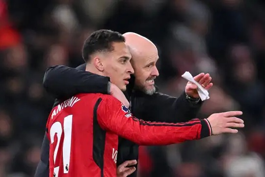 دعا کردن تن هاگ برای موفق شدن ستاره گرانقیمت تیمش