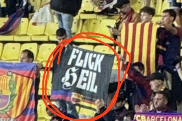  بنر نژادپرستانه برخی هواداران بارسلونا در دیدار برابر موناکو