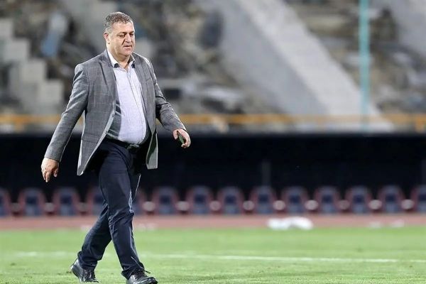 رجائیان بازیکنان پرسپولیس وقت تلف میکردند استقلال باید ۲ میلیارد بدهد