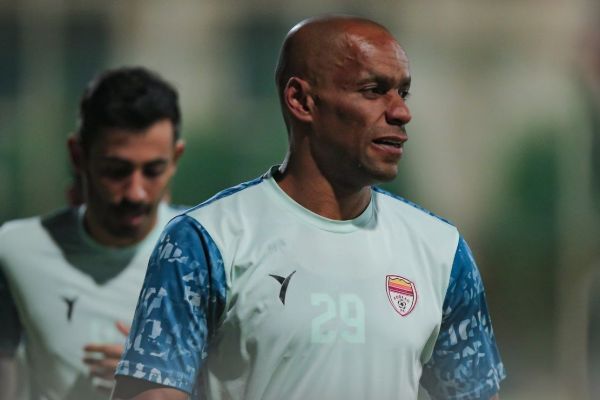 شیمبا اپراتور دستگاه عجیب گلزنی فولاد عکس