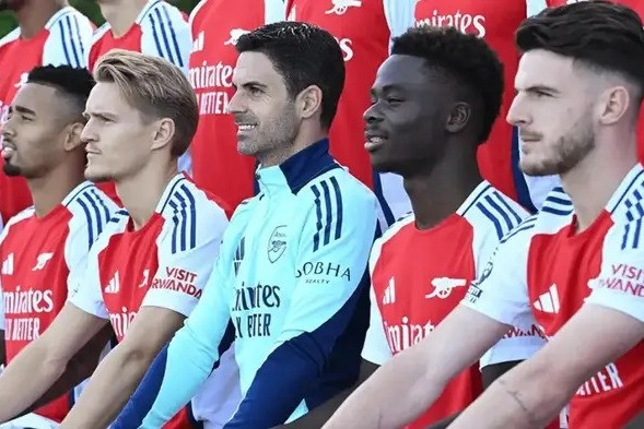  نظر یکسان هواداران آرسنال با گری نویل در مورد تیم میکل آرتتا