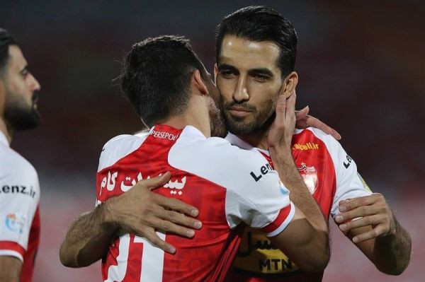 اقدام خیرخواهانه امیری و بیرانوند توزیع اقلام تحصیلی در خرمآباد عکس