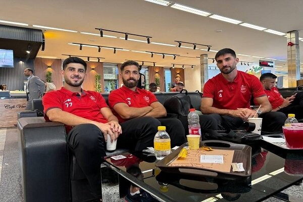  کاروان پرسپولیس راهی اراک شد