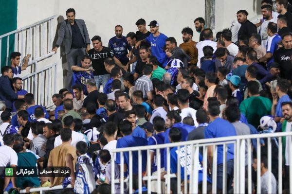 درگیری لیدرهای استقلال با هواداران؛ طرفداران استقلال خواستار اخراج نکونام شدند