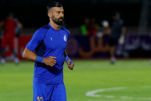 سنگ تمام هواداران استقلال برای رامین مقصر درجه یک باخت آبیها در دربی تبرئه شد