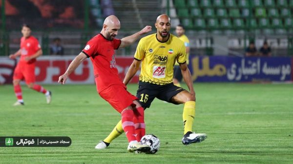 سپاهان صفر - تراکتور یک اخراج ترابی به سپاهان نساخت تراکتور برنده دومین بازی بزرگ هفته