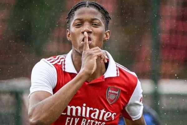  منچستریونایتد قرارداد پدیده آرسنال را نهایی کرد