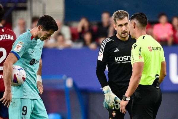  عملکرد ضعیف داور بازی بارسلونا و اوساسونا