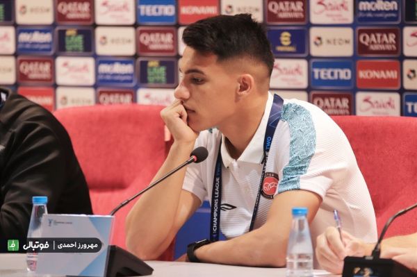  حسین‌زاده  با تراکتور قرارداد دلی بسته‌ام  اسکوچیچ به من کمک کرد و مرا رو به جلو هل داد